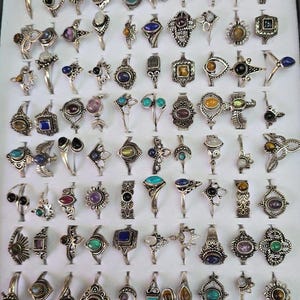 Set di 10 anelli con pietre preziose naturali assortiti, anelli con pietre preziose all'ingrosso, anello con pietre preziose hippie, sacchetto regalo con anelli misteriosi, regali per lei, saldi