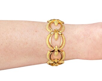 Vintage 1950s Crown Trifari Chunky Textured Gold Tone Link Bracelet