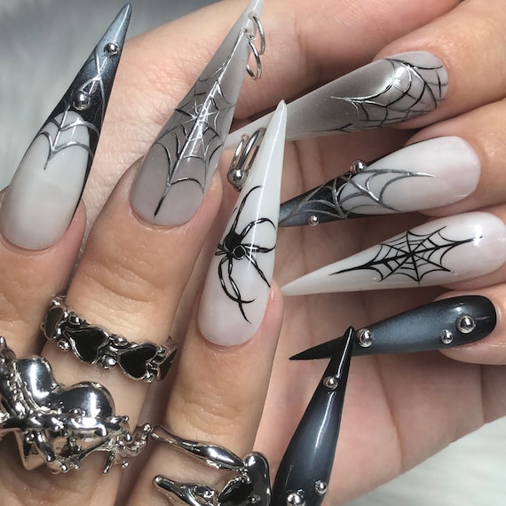 2025 Nails Chrome River