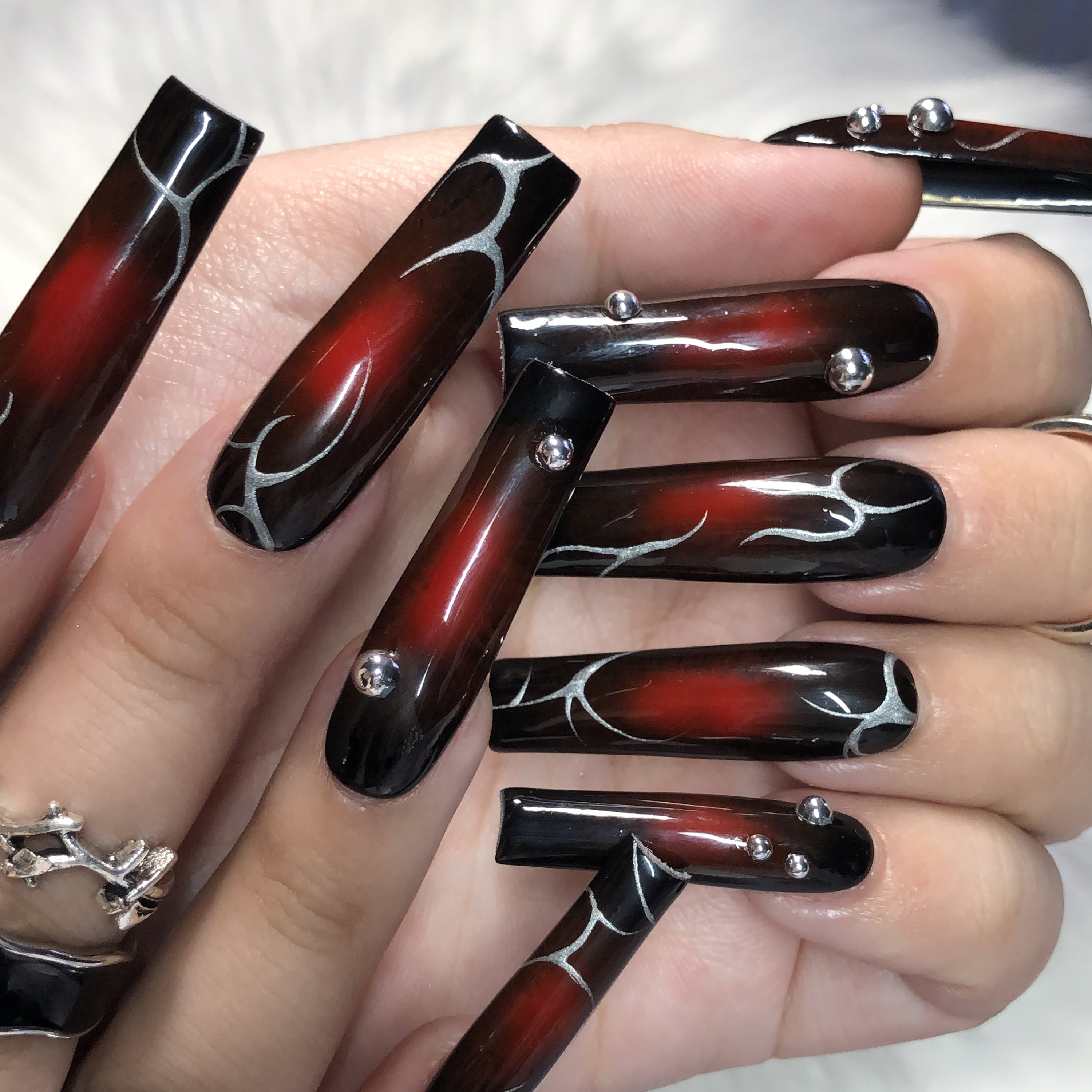 Red and Black Ombre Nails That Wow