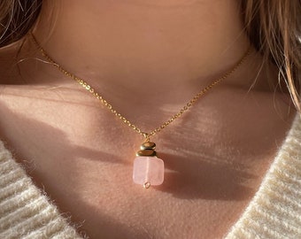 Necklace with gemstone charm | Adjustable chain | Gemstone pendant