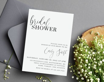 Puede incluir: Una invitación de ducha nupcial blanca con texto negro. La invitación dice "bridal shower" en una fuente de escritura, seguida de "Please join us in honor of our bride-to-be Emily Smith". La invitación también incluye la fecha, la hora, la ubicación y la información de RSVP.