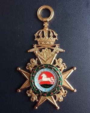 Image of Paire de badges de poitrine de médailles : l'Ordre royal  guelphique