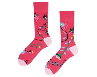 Playful floral socks | colorful flower socks | colorful socks | flower power | Retro design socks | red socks | crazy socks | TODOSOCKS
