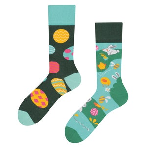 Stoere Paassokken| Sokken met Paashaas| Sokken met paaseieren| Zoet cadeau voor Pasen| Kleurrijke sokken| Bijen en kuikens| Paascadeau|