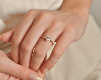 Size 7 14K Solid Yellow Gold Star With Tiny Heart Fancy CZ Ring Size 7 14K Solid Yellow Gold Star With Tiny Heart Fancy CZ Ring