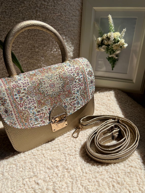 Croc sales effect purse