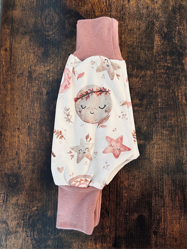 Mitwachsende Pumphose für Babys in Pink ab Größe 50 Bild 2