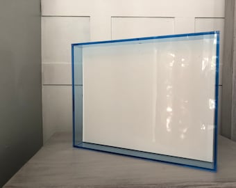 Caja de sombras de acrílico azul neón
