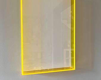 Marco flotante de neón acrílico amarillo