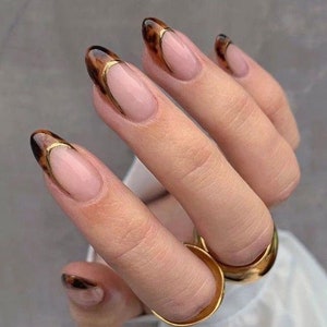 Sköldpaddsfärgade french tip-naglar med korta press-on-mönster/Fesk akrylnaglar handgjorda