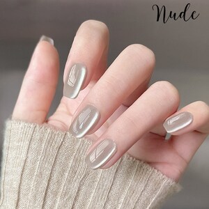 Puede incluir: Un juego de tres tazas de cer&aacute;mica con un acabado moteado y mate. Las tazas son de color crema, gris claro y gris oscuro. Cada taza tiene un dise&ntilde;o simple y minimalista y un asa redondeada.