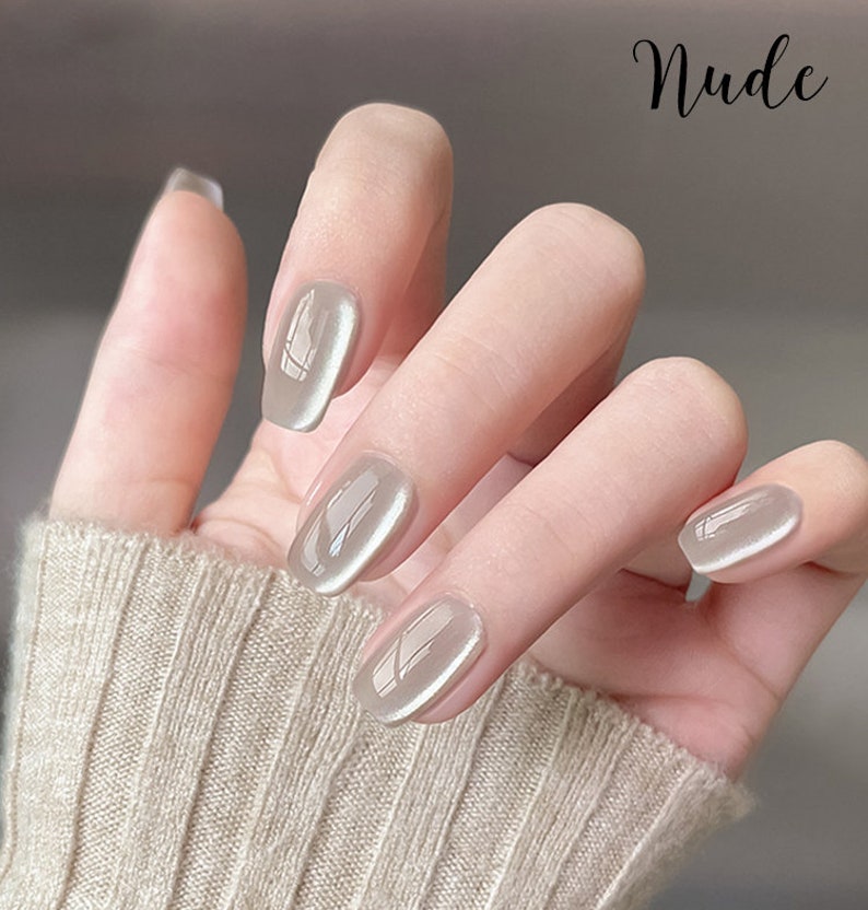 Puede incluir: Un juego de tres tazas de cer&aacute;mica con un acabado moteado y mate. Las tazas son de color crema, gris claro y gris oscuro. Cada taza tiene un dise&ntilde;o simple y minimalista y un asa redondeada.