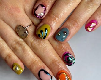 Uñas postizas metálicas estilo Y2K pintadas a mano, acrílicas sintéticas personalizadas.