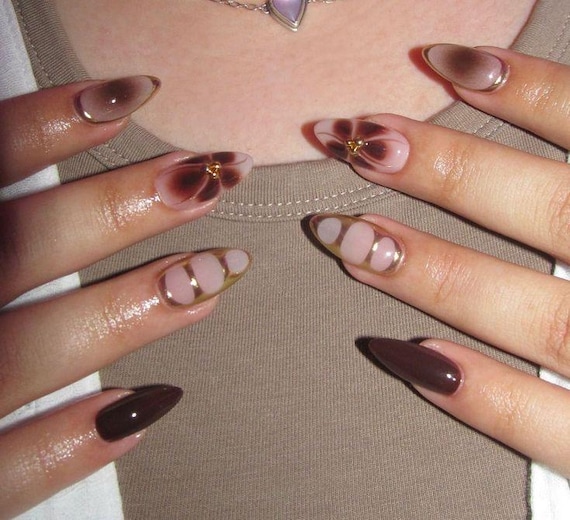 20 Fall Nail Ideas With Leaves, Plaid and Cozy Colors 20 Brown and Gold Foil