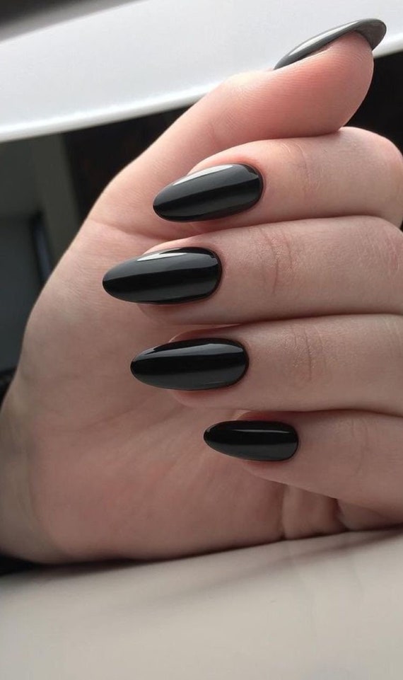 Black Tip Round Acrylic Nails