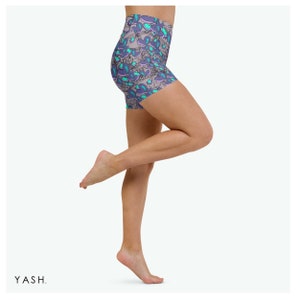 Yoga Short Leggings With Lily Hearts Print, Athletic Shorts, Printed Tights For Women image 4