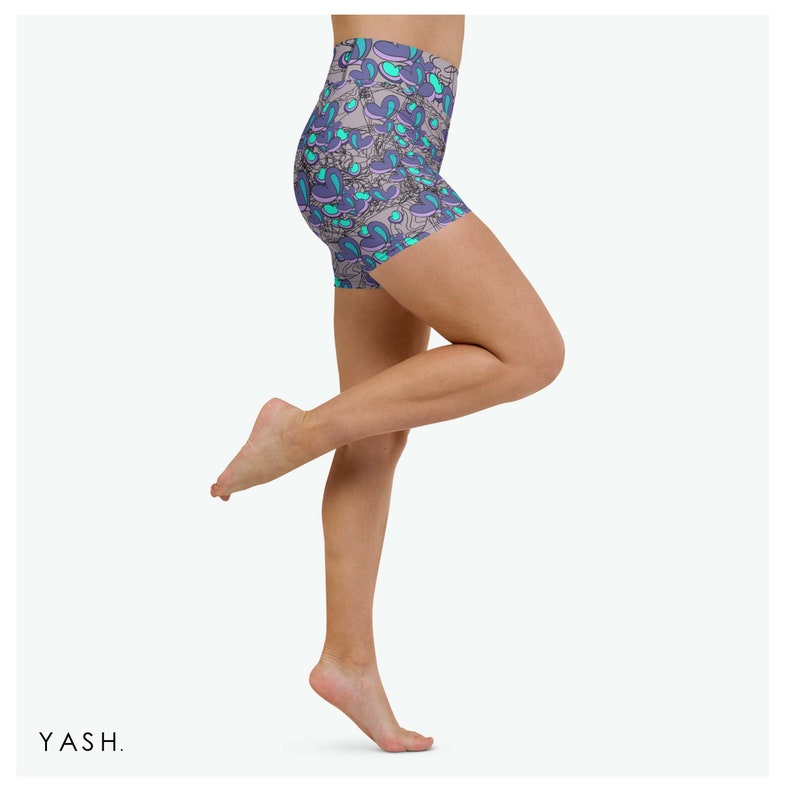 Yoga Short Leggings With Lily Hearts Print, Athletic Shorts, Printed Tights For Women image 4