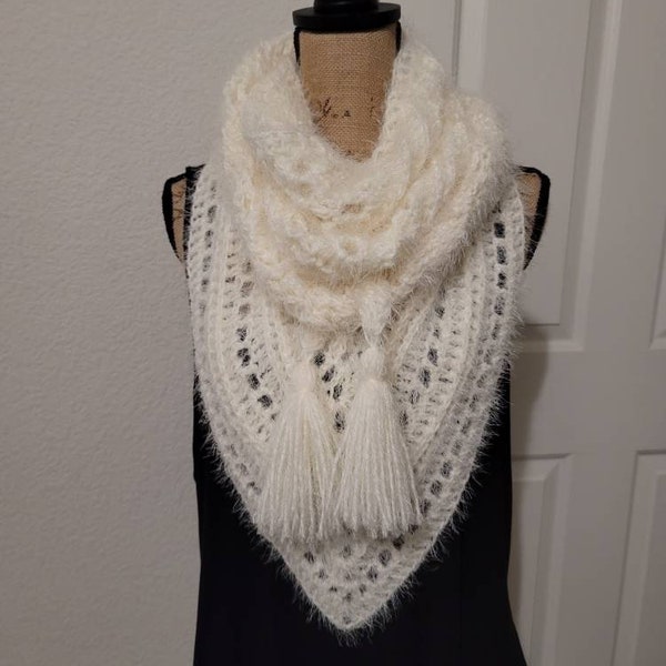 Wild Oleander Shawl (Cream) This is a modified Wild Oleander Hooded Scarf by Wickedly Handamde