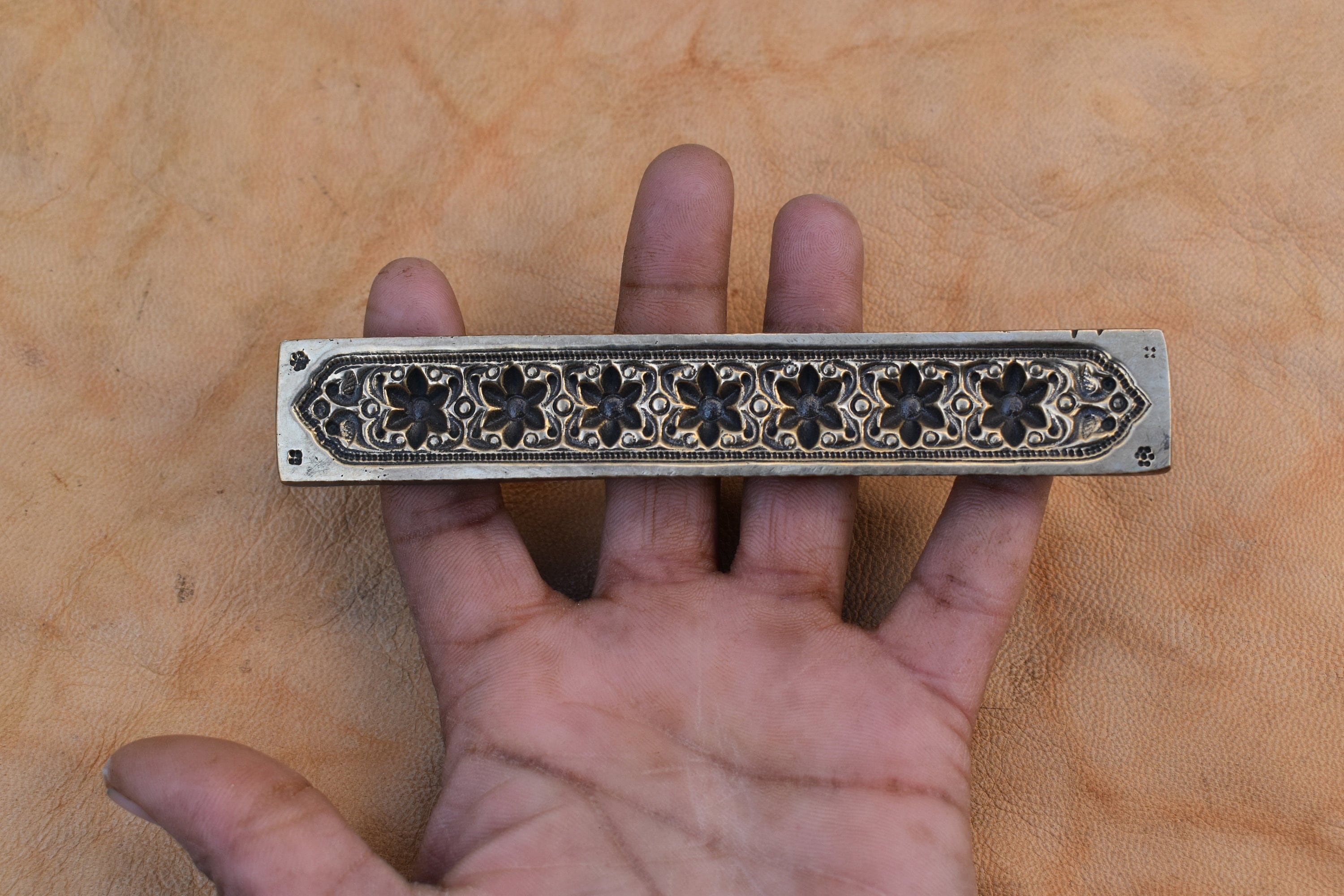 【新品】oldmountain brass tsuchime MOLDS 槌目 新品】oldmountain brass tsuchime MOLDS 槌目 Vintage Brass