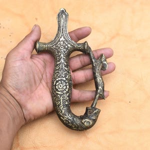 Vintage handgemaakte Indiase Mughal islamitisch messing leeuw herten greep zwaard Shamshir gevest handvat