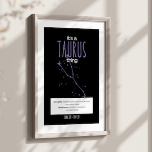 Puede incluir: Impresión artística enmarcada con fondo negro con el texto "it's a TAURUS thing" en morado. Debajo, un gráfico de constelación y texto que enumera fortalezas y debilidades. La parte inferior dice "APRIL 20 - MAY 20".