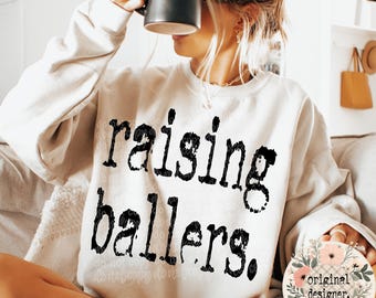 Descarga de diseño digital Raising Ballers, tipografía deportiva de béisbol y sóftbol en formato PNG.