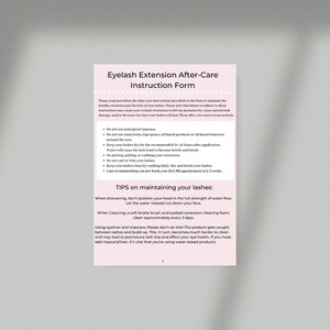 Könnte beinhalten: Ein weißes Blatt Papier mit schwarzem Text, der die Pflegehinweise für Wimpernverlängerungen beschreibt. Der Text enthält Tipps zur Pflege der Wimpern, wie z. B. sie 24-45 Stunden nach dem Anbringen trocken zu halten, sie täglich zu waschen und wasserfesten Mascara und ölbasierte Produkte zu vermeiden.