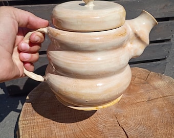 Ręcznie robiony ceramiczny czajniczek