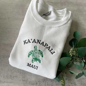 Embroidered Ka&#39;anapali Maui Sweatshirt, Maui Hoodie, Crewneck Sweatshirt, Graphic Sweatshirt, Maui Sweatshirt, Aesthetic Sweatshirt