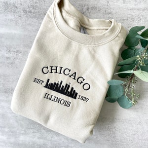 Embroidered Chicago Sweatshirt, Chicago Crewneck Sweatshirt, Chicago Illinois Crewneck, Graphic Sweatshirt, Aesthetic Sweatshirt
