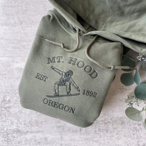 Embroidered Mt. Hood Oregon Sweatshirt, Mt. Hood Sweatshirt, Snowboarding Crewneck Sweatshirt, Snowboarder Vacation Gift