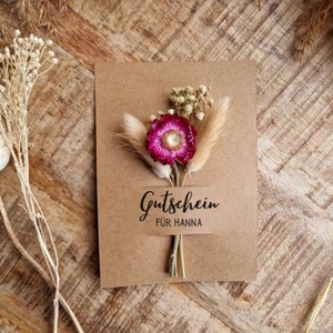 Karte Gutschein personalisiert mit Namen, Trockenblumen, Kraftpapierkarte, Klappkarte, Geburtstagskarte