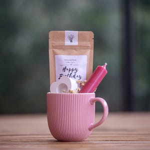 Geschenkset Geburtstag – Tasse, Tee oder Kakao, Kerze, Kerzenhalter | Geburtstagsgeschenk für Sie, Kleinigkeit Geburtstag Kollegin, Freundin