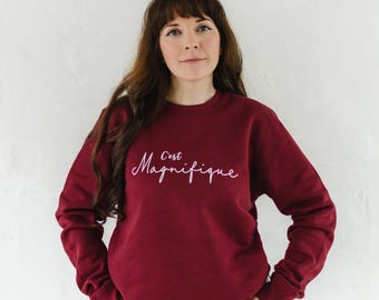 Burgundy Women's Sweatshirt with french slogan | Trendy Sustainable Organic Cotton Blend Crew Neck Jumper