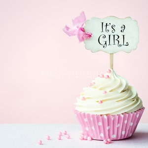Carta digitale per baby shower per ragazza rosa e bianca