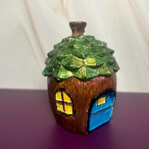 Mini estatueta de casa de fadas, ornamento de casa de madeira, chalé de bolota, jardim de fadas em miniatura, decoração Fairycore