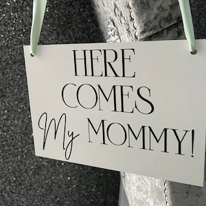 Here Comes My Mommy/Wooden A5 Wedding Sign/Personalised/Page Boy/Children/Child/Cute/Wooden Board/Bride/Ribbon/Custom/Carrying Sign/