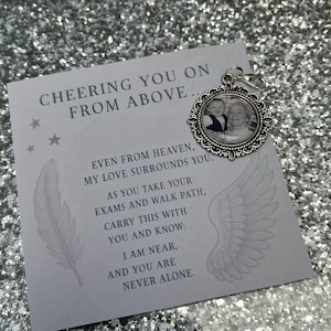 Clip commémoratif personnalisé avec carte souvenir/à la mémoire d'un être cher/cadeau le jour de l'examen/rappel de remise des diplômes/breloque du souvenir/broche homard