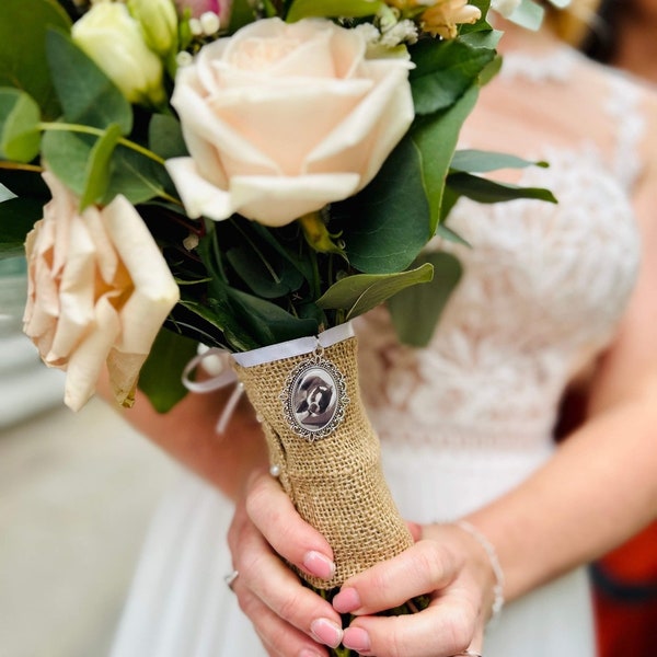 Memory remembrance bouquet charm, locket, brooch personalised with any photo. Oval shape keepsake with ribbon. Wedding flower Bride Ideas