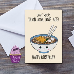 Linda tarjeta de cumpleaños de Undon Noodles - No aparentas tu edad - Tarjeta de feliz cumpleaños - Para él - Para ella - Tarjetas divertidas - Grande A5 Reino Unido