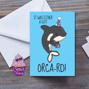 Bonita tarjeta de cumpleaños con forma de orca. ¡Era un regalo o una tarjeta! Divertida tarjeta de felicitación con forma de orca