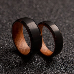 Schwarzer Whiskey-Fass-Ring, einzigartige Herren-Eheringe, Holz-Ehering, Versprechensring, Herren-Whisky-Fass-Ringe, Verlobungsringe für Männer Bild 1