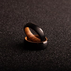 Schwarzer Whiskey-Fass-Ring, einzigartige Herren-Eheringe, Holz-Ehering, Versprechensring, Herren-Whisky-Fass-Ringe, Verlobungsringe für Männer Bild 2