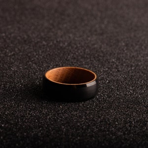 Schwarzer Whiskey-Fass-Ring, einzigartige Herren-Eheringe, Holz-Ehering, Versprechensring, Herren-Whisky-Fass-Ringe, Verlobungsringe für Männer Bild 3