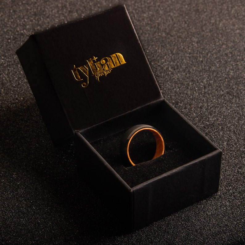 Schwarzer Whiskey-Fass-Ring, einzigartige Herren-Eheringe, Holz-Ehering, Versprechensring, Herren-Whisky-Fass-Ringe, Verlobungsringe für Männer Bild 4