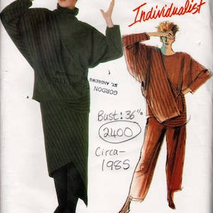 Puede incluir: Patrón de costura Vogue Patterns Individualist con dos diseños de moda. Una modelo viste un top y una falda verde oscuro de gran tamaño. La otra modelo viste un conjunto color óxido. Contorno de busto: 91 cm. Circa 1985.