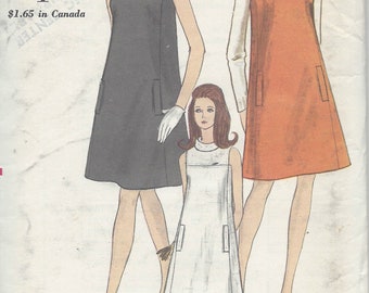 1960s Vintage Sewing Pattern B36 DRESS (1065)  Vogue 7156