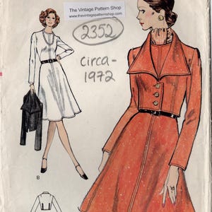 Op de afbeelding: Vintage naaipatroon voor een jurk met een kraag en een rok. Het patroon is voor maat 12, borstomvang 87 cm. Het patroon is van Vogue Easy Patterns en is uit circa 1972.