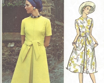 1960s Vintage VOGUE Sewing Pattern B36 DRESS (1031) By Sybil Connolly of Dublin Vogue 2509